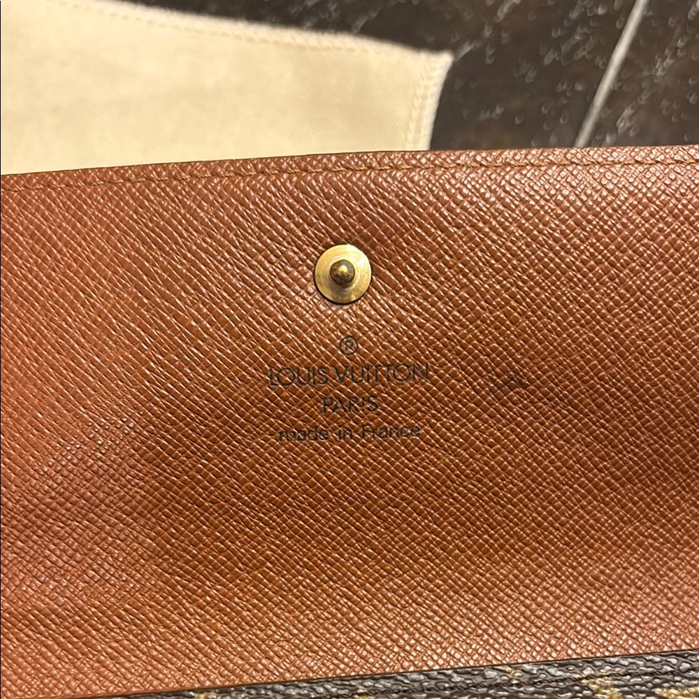 🚫🚫SOLD🚫🚫 LV Wallet w/COA - Picture 8 of 12